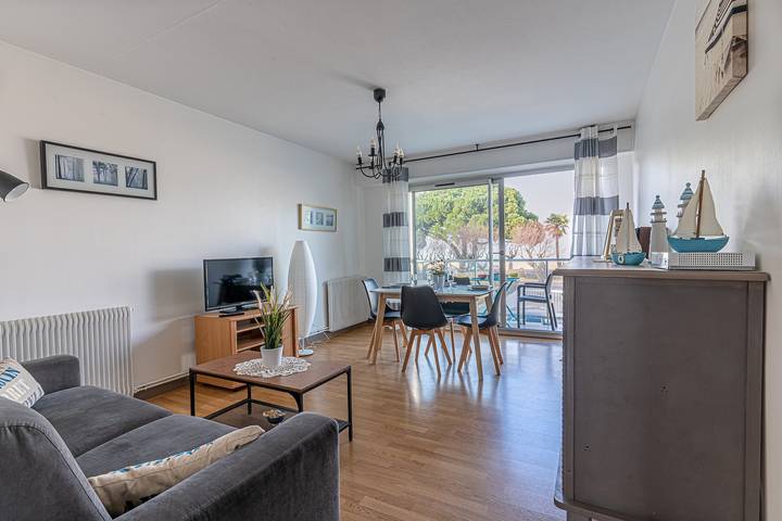 Entire apartment, Holiday Apartment "Appartement vue mer Arcachon" with Sea View, Balcony & Wi-Fi in Arcachon, Arcachon region