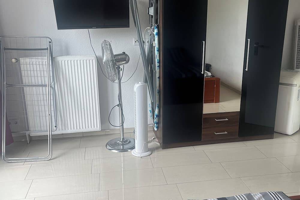 Entire apartment, Cozy 2-bedroom apartment with Ac and Wifi in amazing Bonn in Bad Godesberg, Bonn