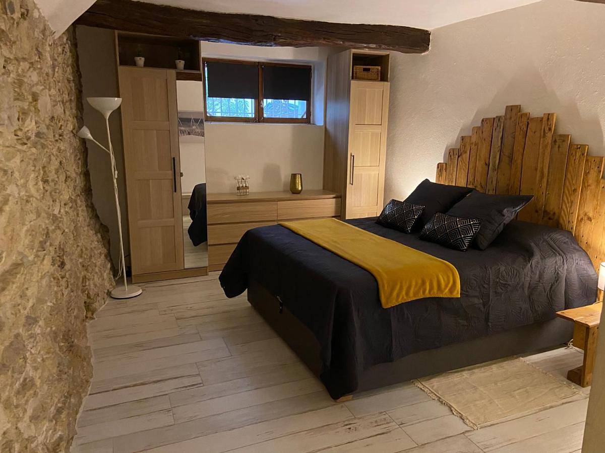 Appartement entier, One-Bedroom Apartment in Mouans-Sartoux, Côte méditerranéenne (France)