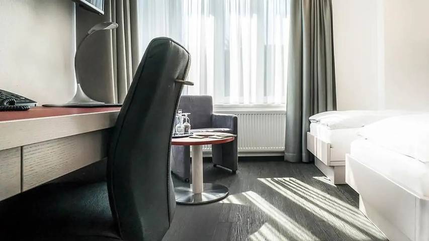 Ferienwohnung für 2 Personen, mit Balkon und Pool sowie Whirlpool und Sauna in Meschede - 4