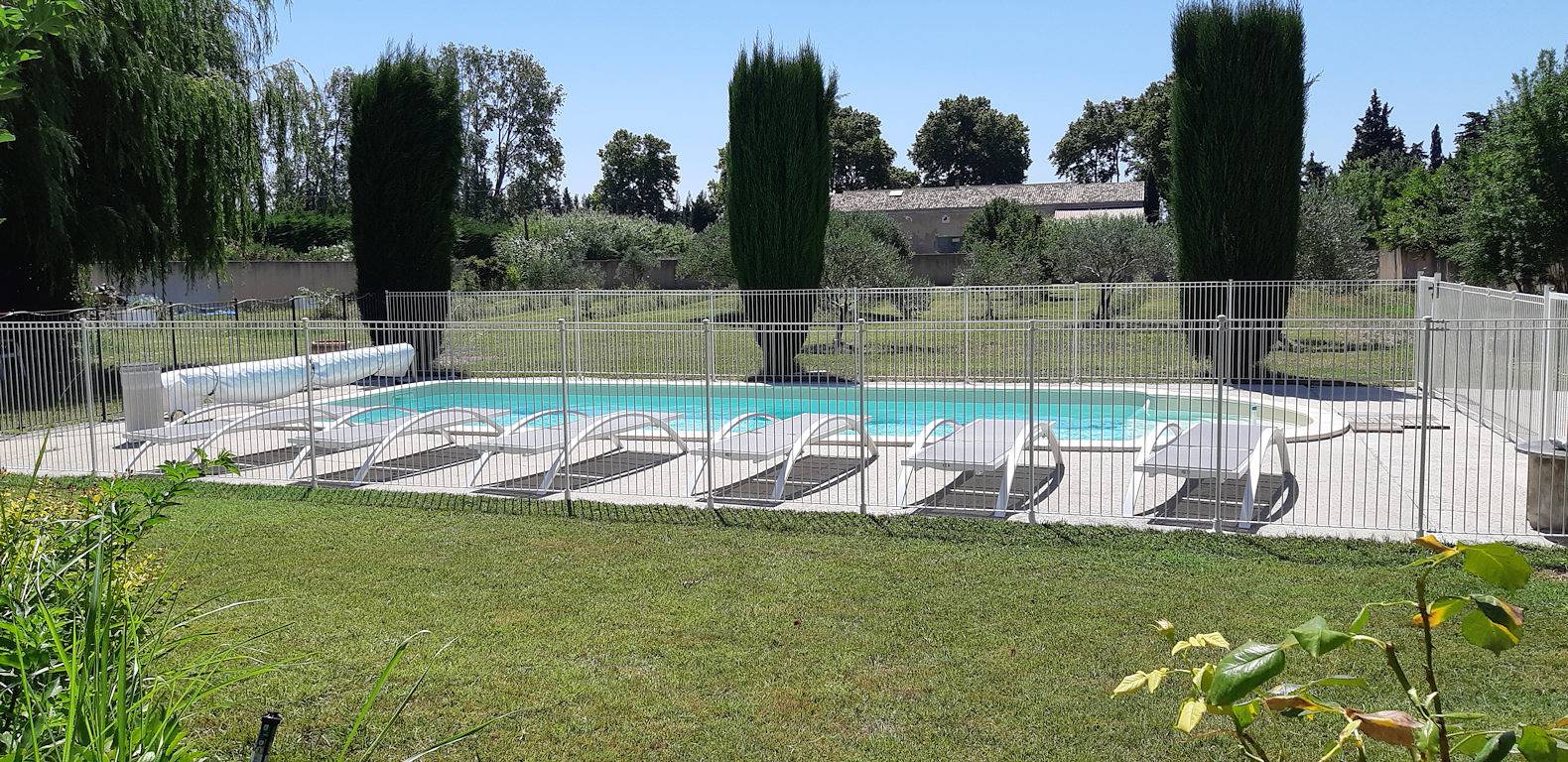 Gîte Mas des Roumaises avec piscine in Le Thor, Vaucluse