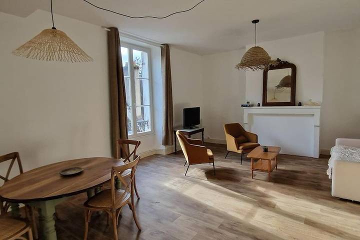 Gîte pour 4 personnes, avec terrasse à Dole - 2