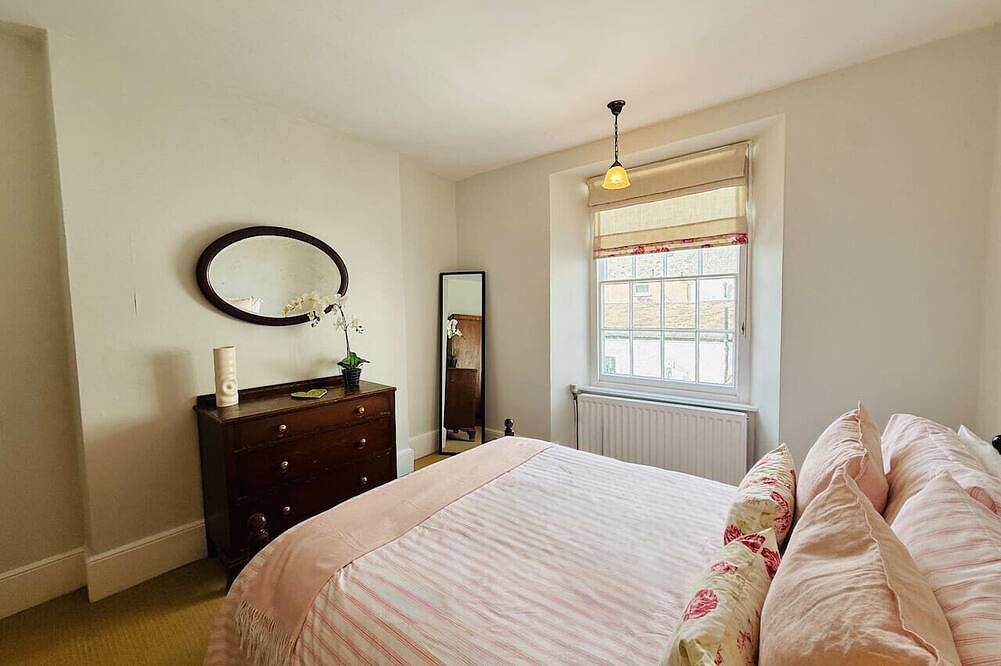 2 Bedroom Character Home in Central Topsham in Topsham, Devon