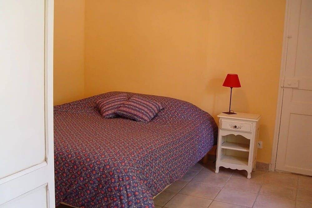 Entire apartment, Family Apartment, 2-6 People, In Provenve Mas 16Th Cent., Pool, Garden, Parking in Le Castellet, Toulon region