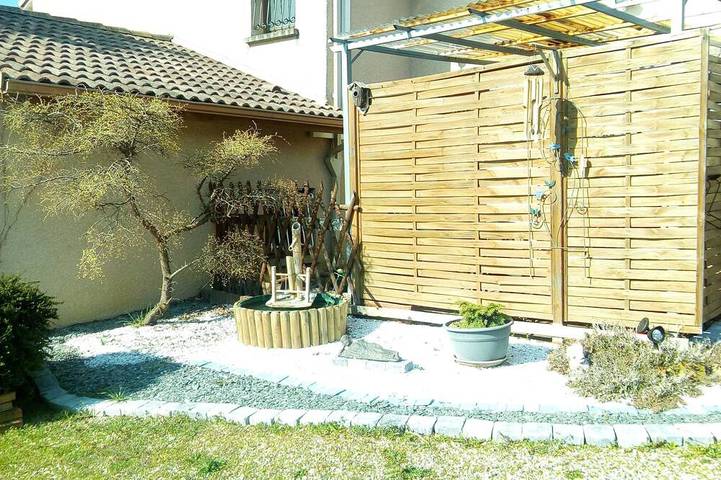 Entire apartment, Self-catering cottage in Ardeche Verte, 5km from Peaugres in Annonay, Tournon-sur-Rhône region