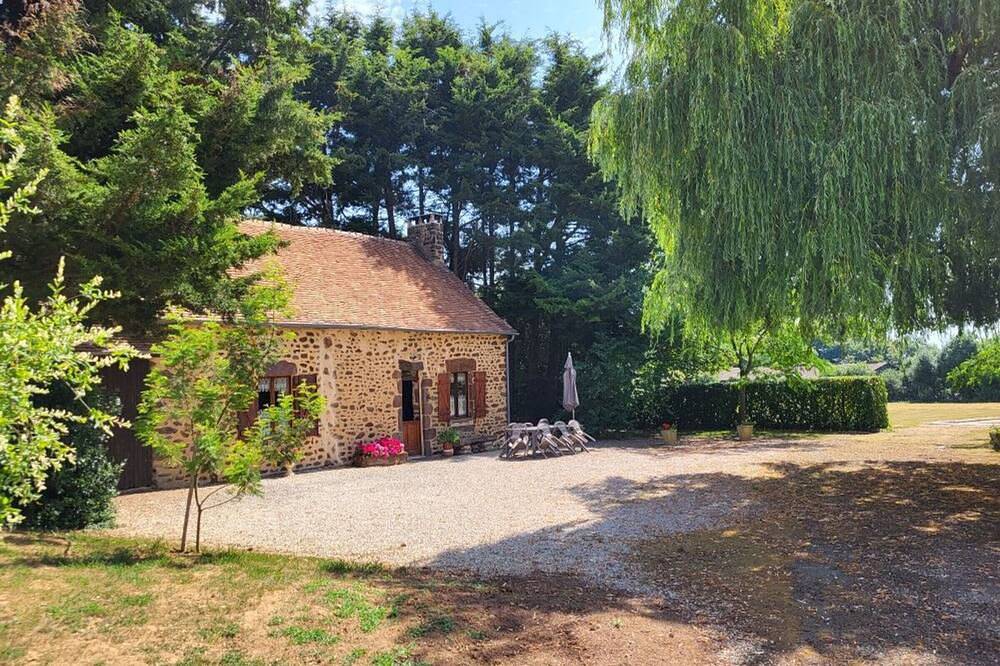 Maison de campagne au calme, jardin, cheminée, proche village et loisirs in Ségrie, Sarthe