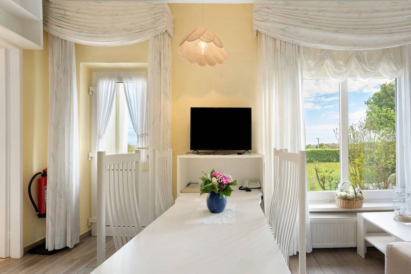 Entire apartment, Apartment 'Wohnung 2' with Private Terrace, Shared Garden and Wi-Fi in Hohwacht Strand, Hohwacht