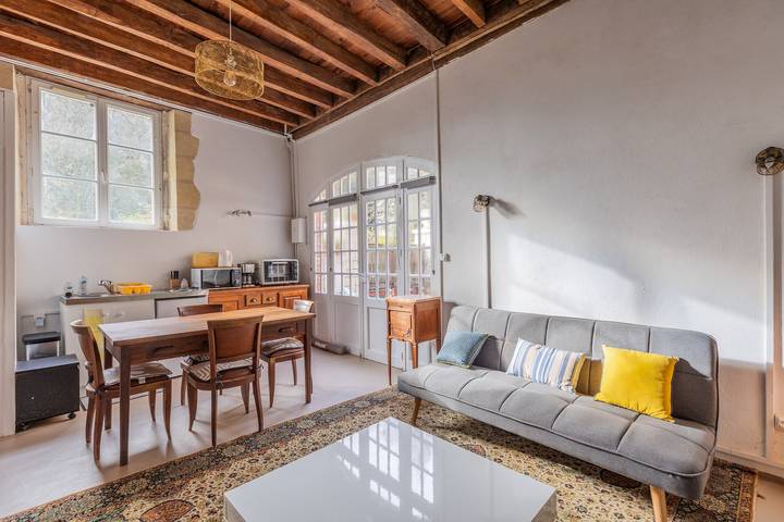Holiday Home “La Maison Blanche” with Private Terrace and Wi-Fi in Nazelles-Négron, Tours region