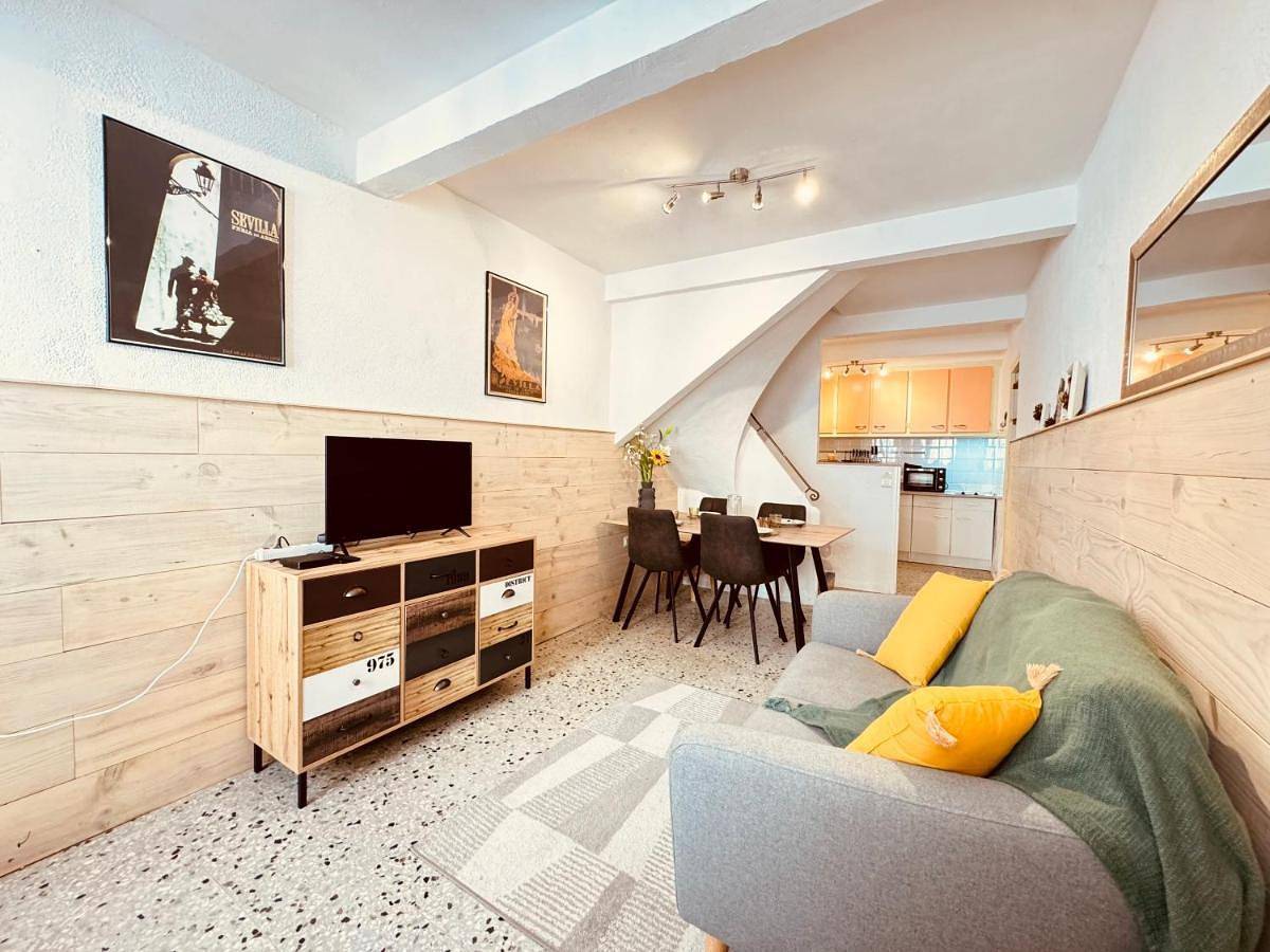 Two-Bedroom House in Canet, Côte méditerranéenne (France)
