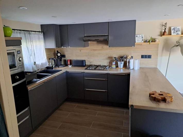 Gîte pour 5 personnes, avec Jacuzzi et Terrasse ainsi que Jardin et Bassin pour enfant à Saint-Julien-les-Rosiers - 2