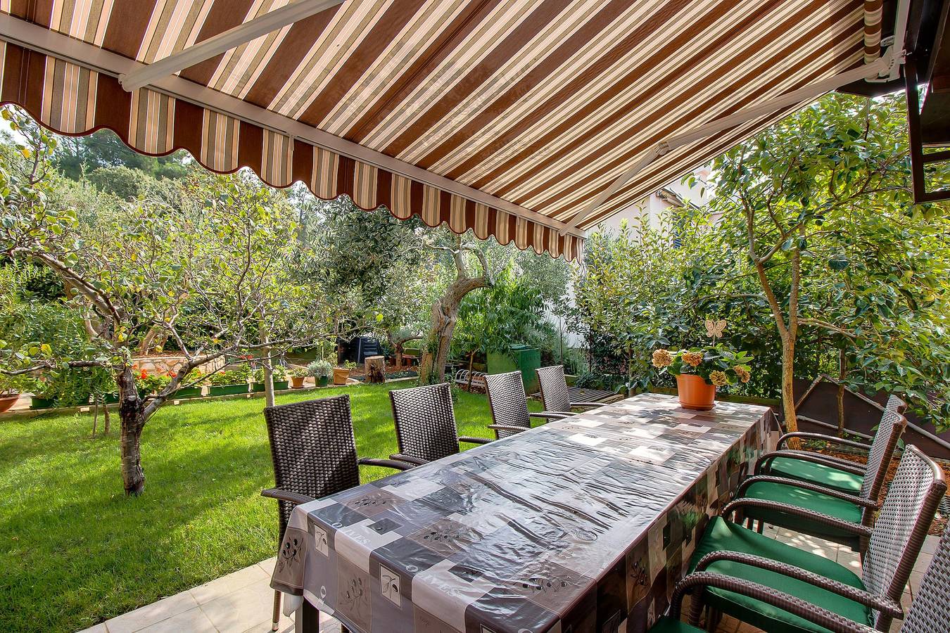 Ganze Wohnung, 1-Zimmer-Ferienwohnung mit Terrasse Artatore (Losinj) A-7934-a in Mali Lošinj, Aratore