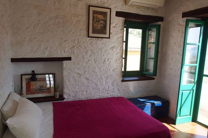 Location de vacances pour 6 personnes, avec balcon et jardin, animaux acceptés à Hydra - 4