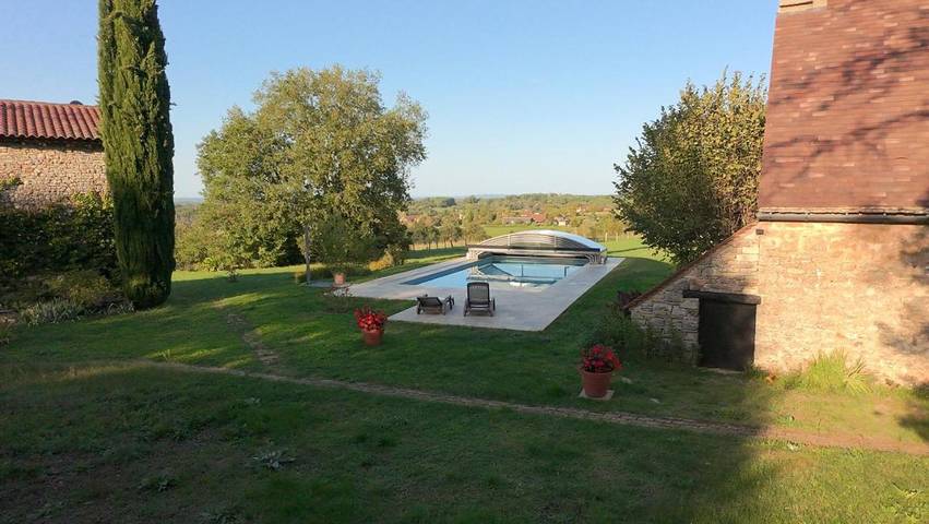 Location de vacances pour 6 personnes, avec vue ainsi que jardin et piscine, adapté aux familles à Saint-Aubin-de-Nabirat - 4
