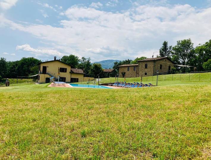 Gîte pour 4 personnes, avec Balcon et Terrasse ainsi que Jardin et Piscine à Castiglione di Garfagnana - 2