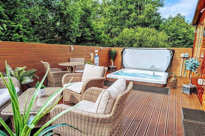 Chalet for 6 people, with hot tub and terrace in Northumberland