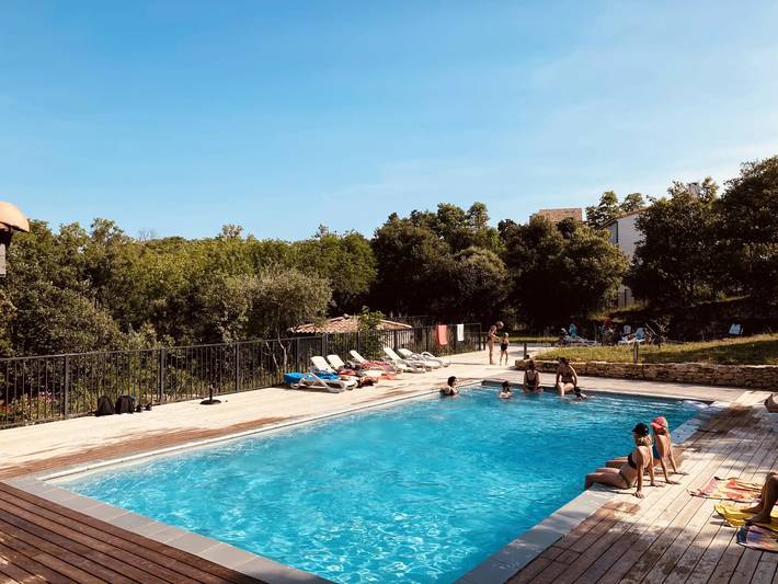 Appartement de vacances pour 4 personnes, avec Terrasse ainsi que Piscine et Vue dans la Drôme