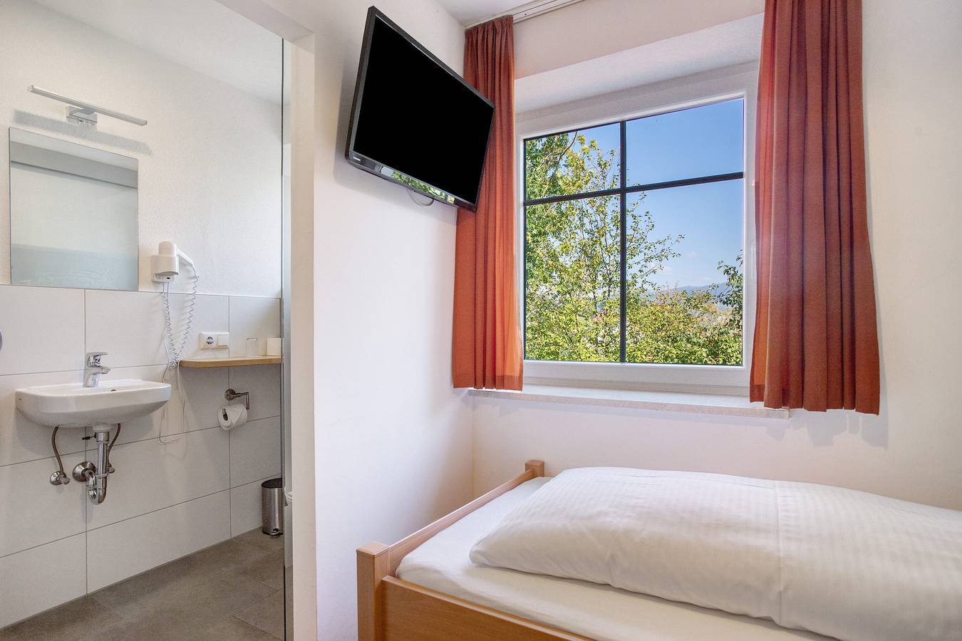 Chambre 17 - Chambre simple avec vue sur la montagne, terrasse commune et Wi-Fi in Breitenberg, Bavière Orientale