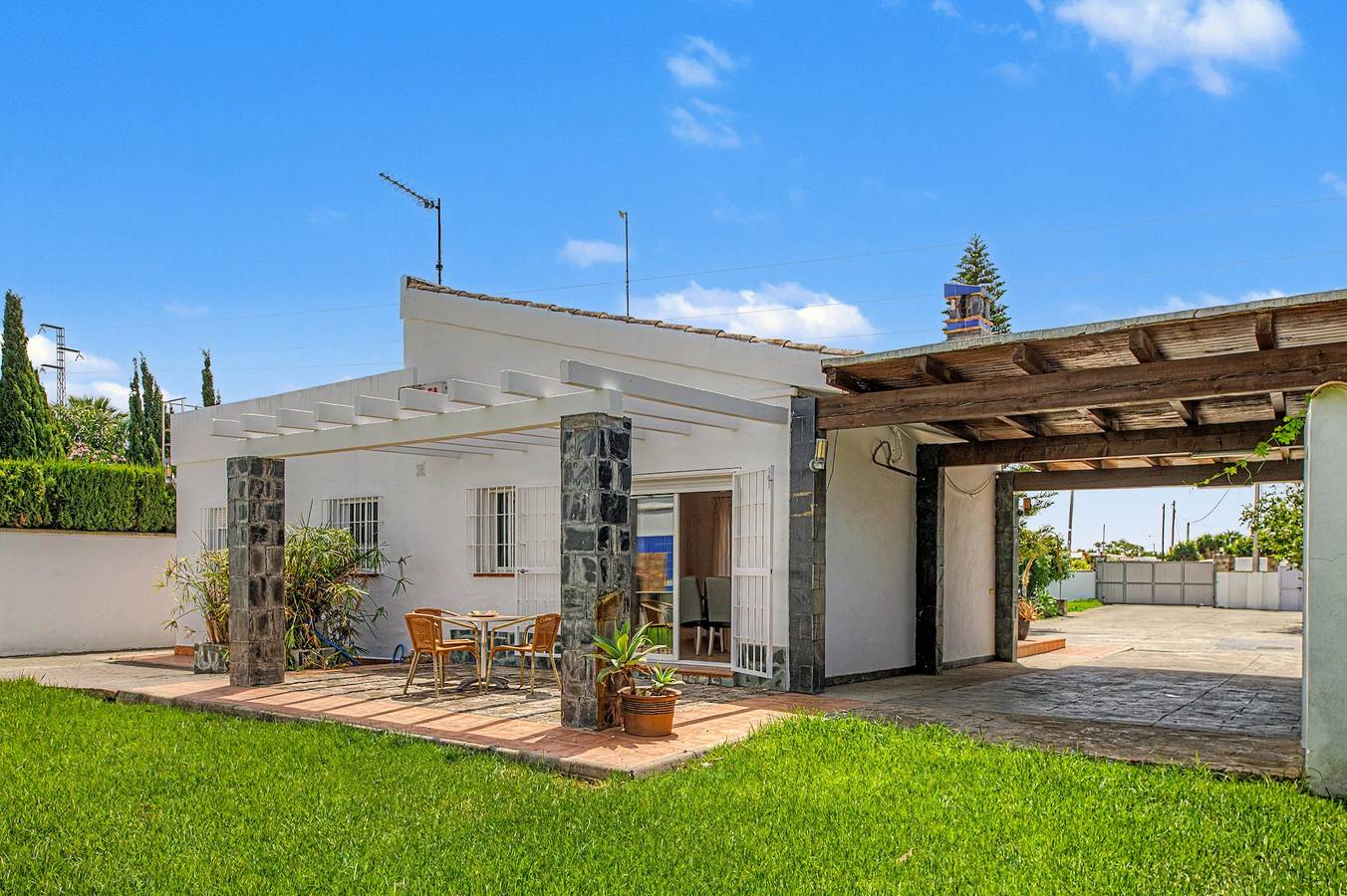 Villa 'Rubén' con jardín privado, Wi-Fi y aire acondicionado in Conil de la Frontera, Costa de la Luz