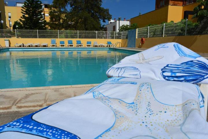 Gîte pour 4 personnes, avec piscine ainsi que jardin et vue dans Cho