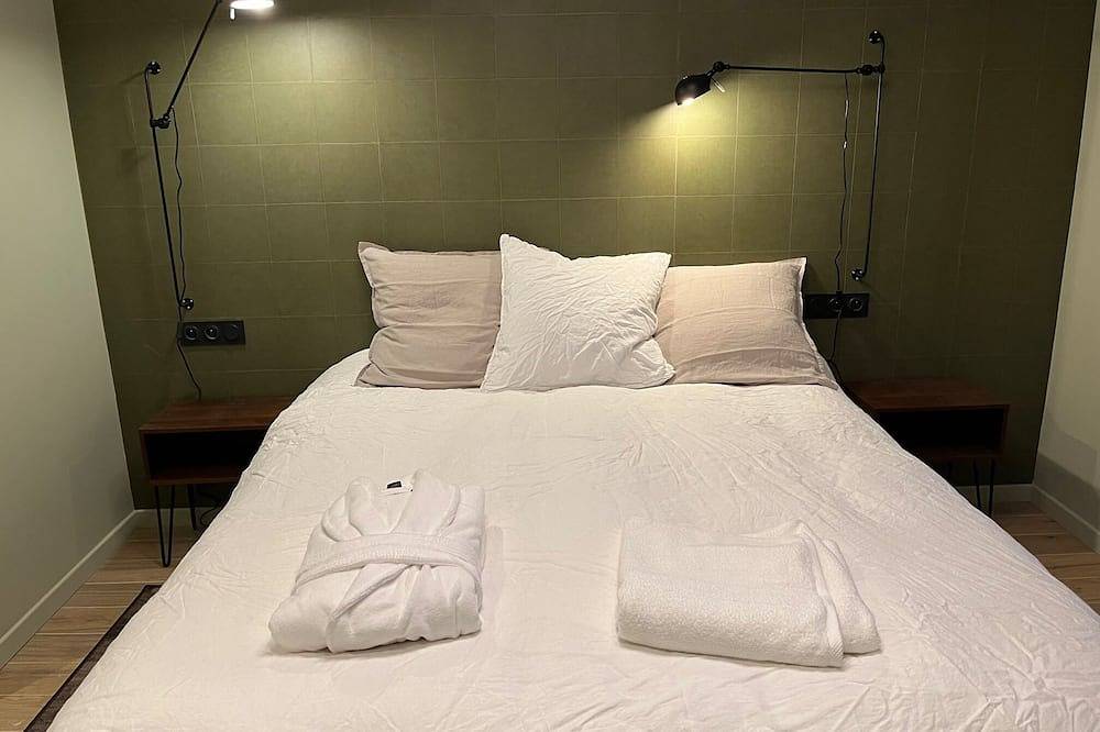 Appartement entier, Chambre double avec salle de bain in Villers-Cotterêts, Aisne