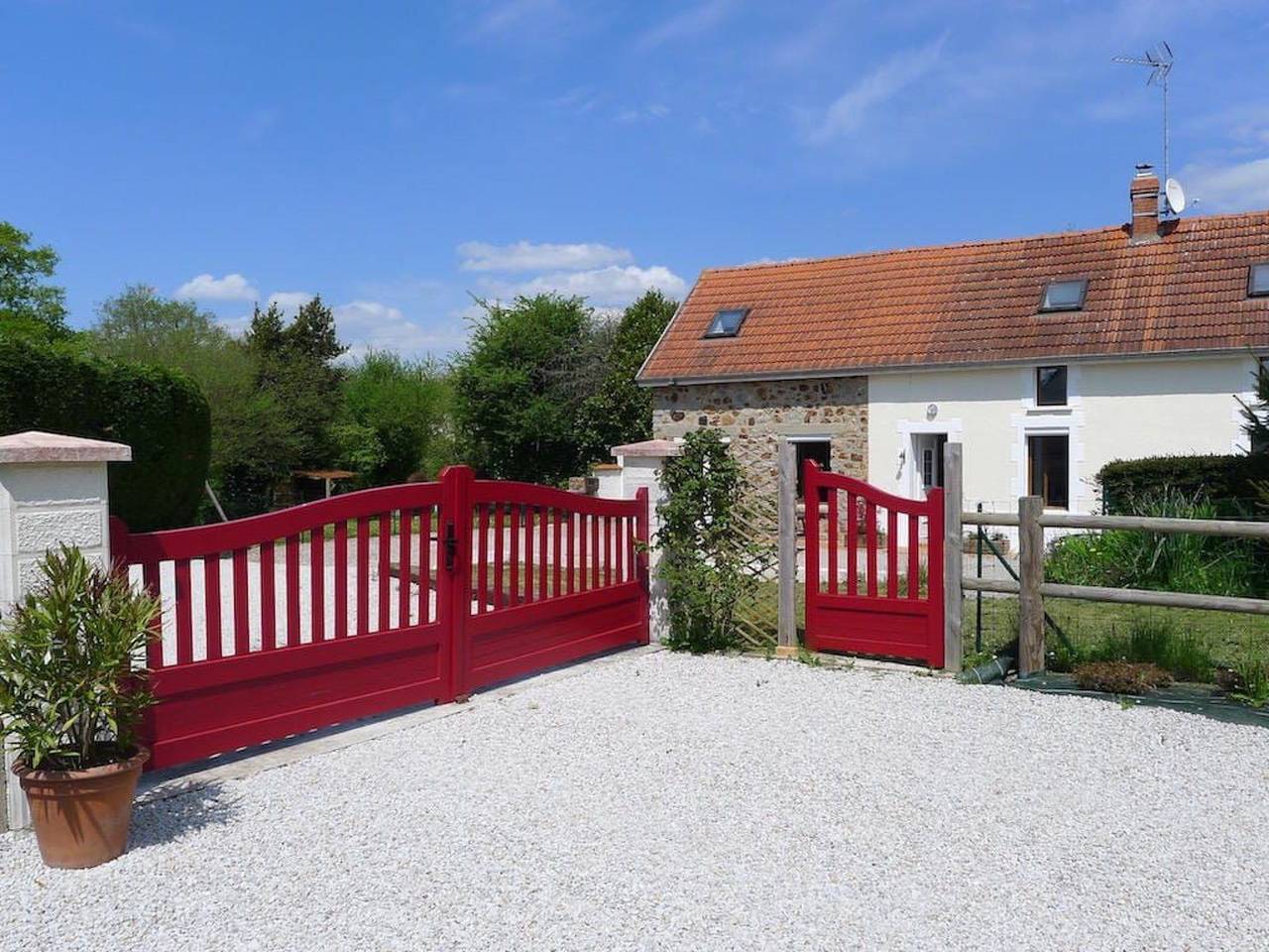In Vesly mit Beheiztem gemeinsamem Pool in Vesly, Région de Coutances