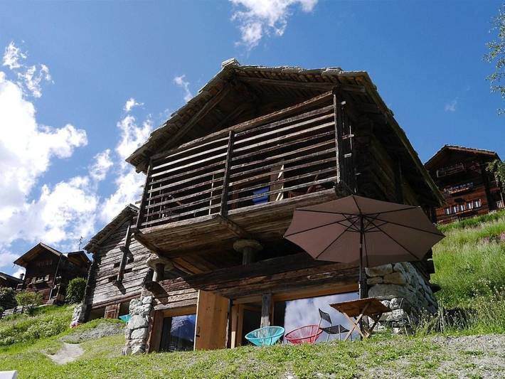 Ferienhaus für 2 Personen, mit Balkon und Whirlpool sowie Terrasse und Ausblick in Evolène