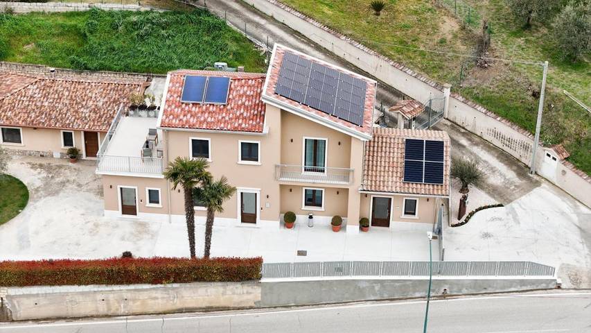 Location de vacances pour 4 personnes, avec jardin ainsi que terrasse et vue, animaux acceptés à Ariano Irpino - 2