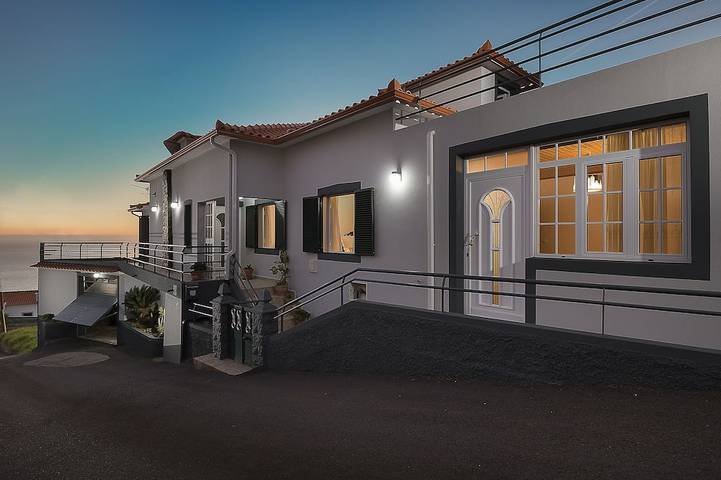 Casa de vacaciones para 6 personas, con jardín además de balcón y jacuzzi - 1