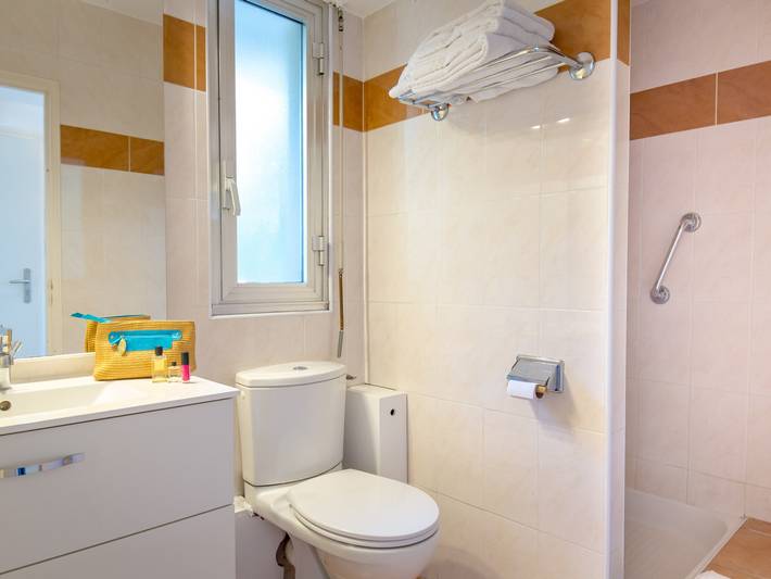 Gîte pour 4 personnes, avec balcon dans Plage Veillat Saint Raphael - 4