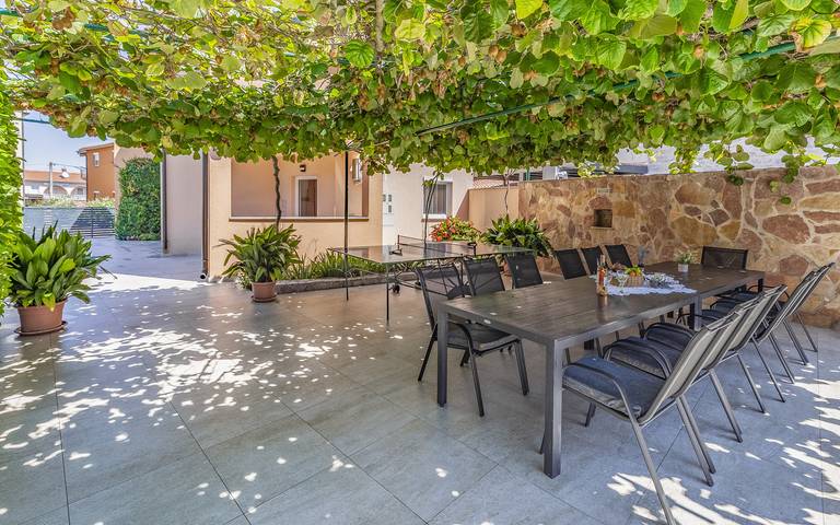 Ferienhaus für 13 Personen, mit Balkon und Terrasse sowie Pool in Peroj - 2