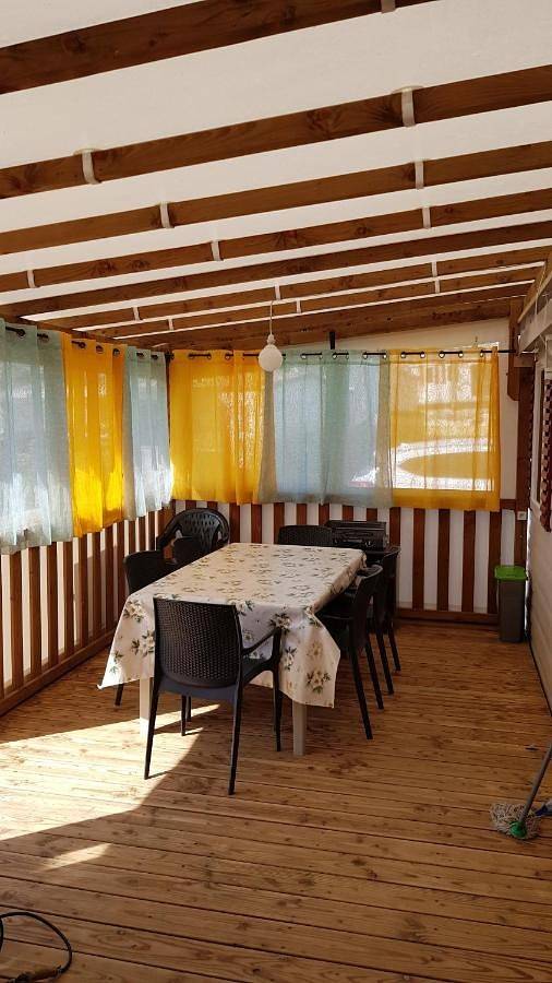 Camping pour 6 personnes, avec Jacuzzi et Terrasse ainsi que Jardin et Piscine près du Canal du Midi - 4