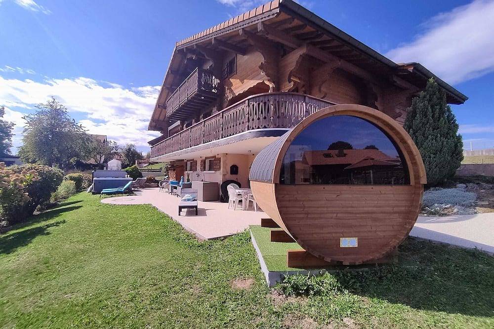 Appartement entier, Appartement dans chalet de prestige avec vue panoramique sur les montagnes in Vinzier, Région de Thonon-les-Bains