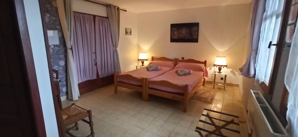 Chambre d’hôte pour 2 personnes, avec jardin à Charpey