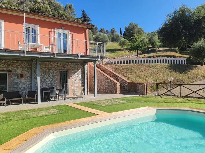 Villa für 6 Personen, mit Balkon und Terrasse sowie Garten und Pool