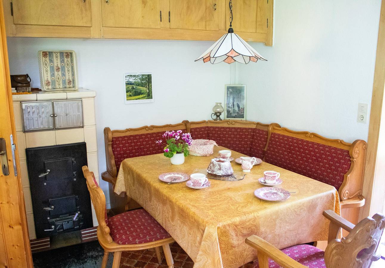 Apartamento entero, Apartamento 'Hüsli' con vistas a la montaña, terraza compartida y Wi-Fi in Suedlicher Schwarzwald, Titisee-Neustadt
