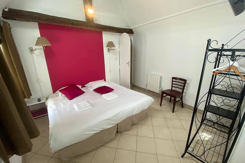 Group accommodation in the center of Azay le Rideau in Azay-le-Rideau, Loire Valley