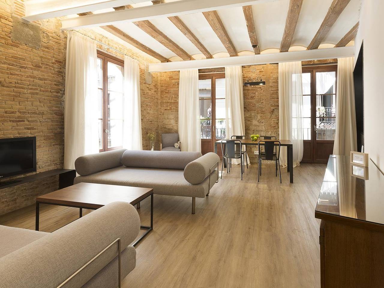 Entire holiday apartment, Premium One bedroom Apartment in Barcelona Centre, Barcelona