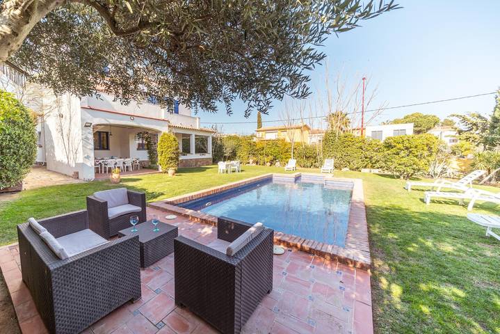 Casa rural para 8 personas, con Terraza y Jardín en Alt Empordà - 4