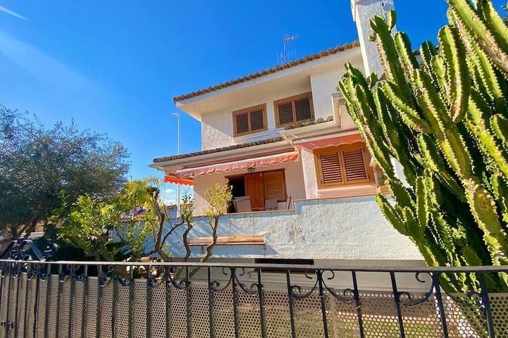 Chalet für 8 Personen, mit Pool und Whirlpool sowie Balkon und Garten - 1