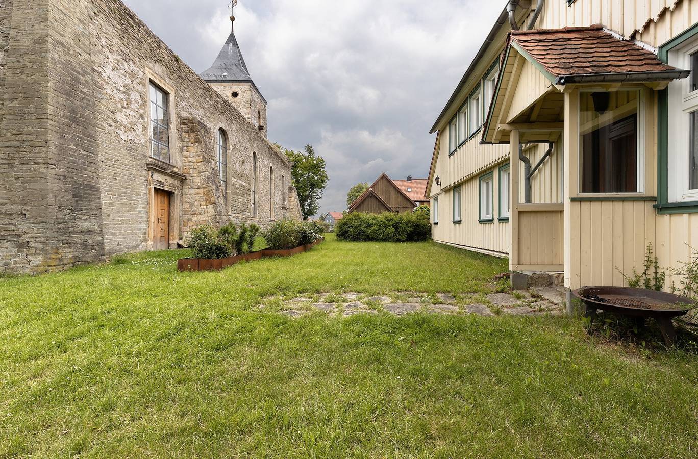 Ganze Wohnung, Ferienwohnung 'Altes Pfarrhaus - Durchblick' mit Privatem Garten und Wlan in Hüttenrode, Blankenburg