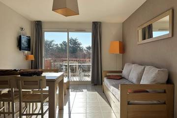 Gîte pour 6 personnes, avec piscine dans Golf Club des Sables d'Or