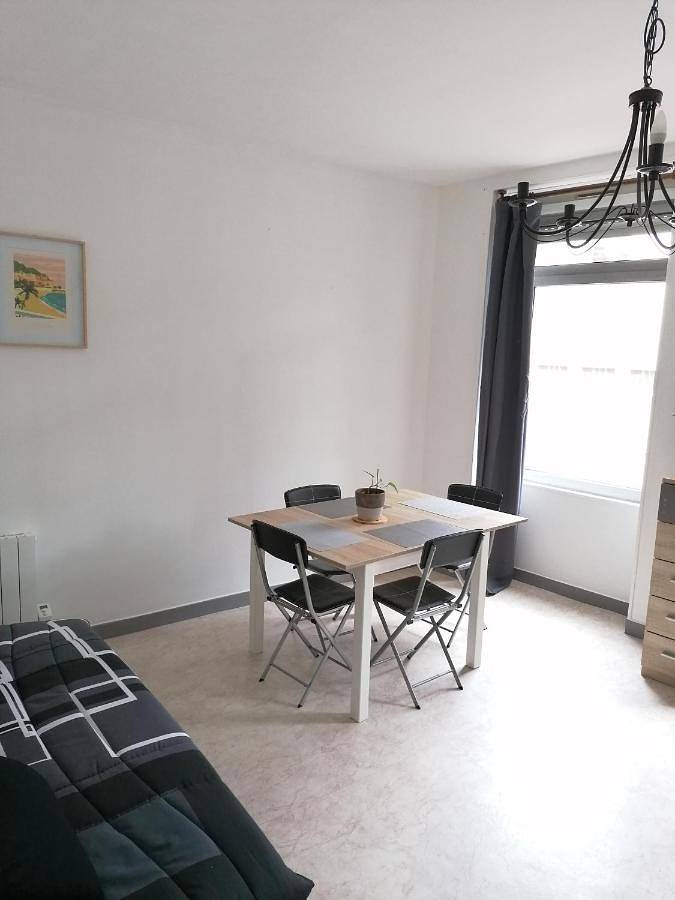 Appartement entier, One-Bedroom Apartment in Vierzon, Région de Vierzon