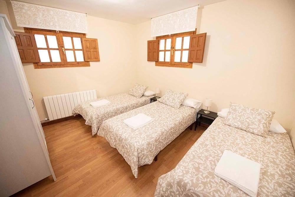 Entire apartment, White spaces El viejo Coso: with parking! in Valladolid, Valladolid Province