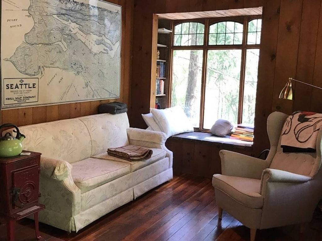 Abgeschiedene Baumkronenhütte in West Seattle Waterfront in West Seattle, Seattle