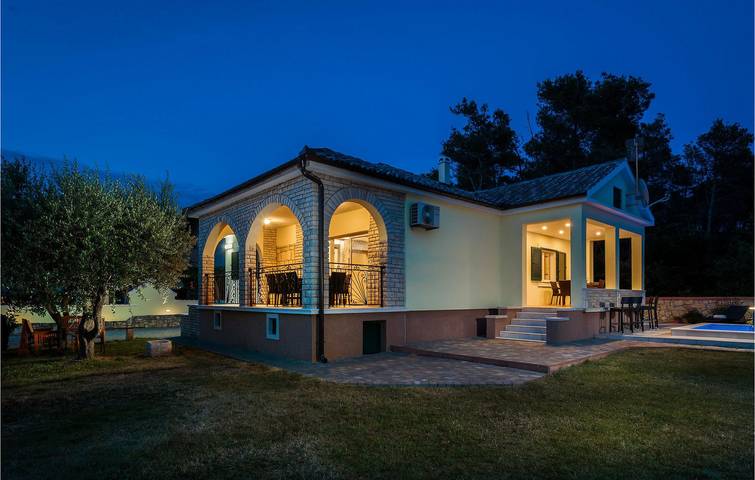 Ferienhaus für 8 Personen, mit Terrasse in Privlaka - 2