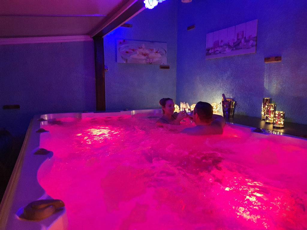 Gîte romantique "Le Spa'Tio" in Saint-Maximin (Oise), Oise