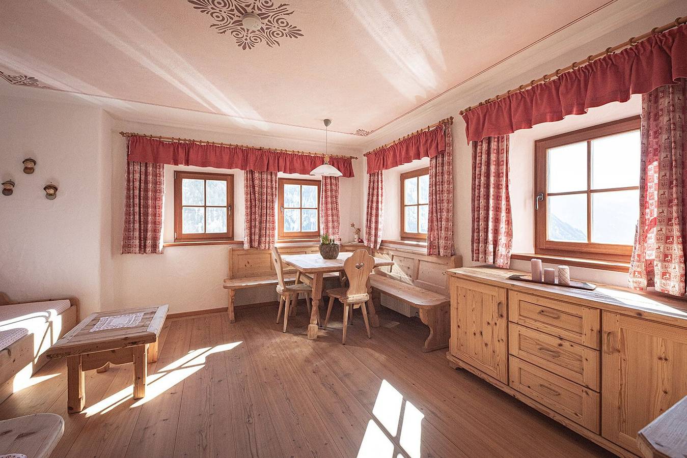 Ganze Wohnung, Ferienwohnung "Alpenrose" mit Bergblick, privater Terrasse und Wlan in Ahornach, Sand in Taufers