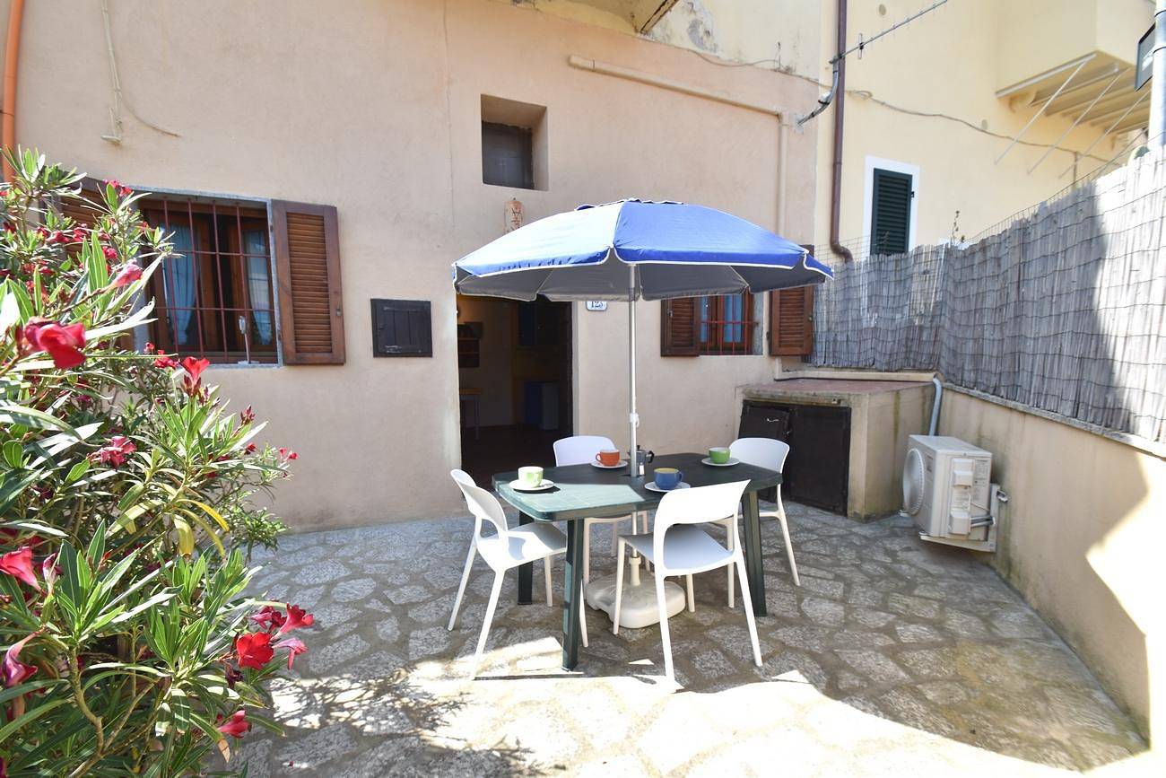 Ganze Wohnung, Zona Mare /Centro, Monolocale Climatizzato, Con Ingresso Indipendente E Spazio Esterno Privato in Spiaggia di Marina di Campo, Marina di Campo