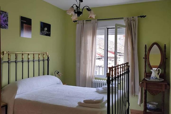 Casa Rubén Darío, located in the Sierra de Gredos (suitable for pets) in Villarejo del Valle, Valle del Tiétar