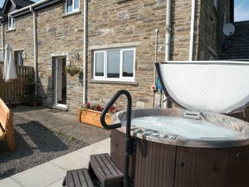 Cottage for 10 People in Ceredigion, Mid-Wales, Photo 1